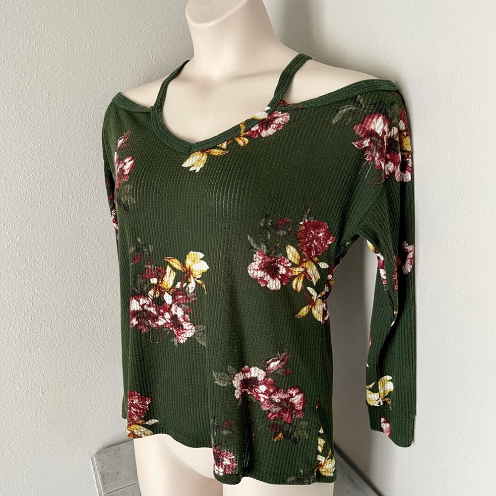 ☀️3/$15 Alya Cold Shoulder Long Sleeve